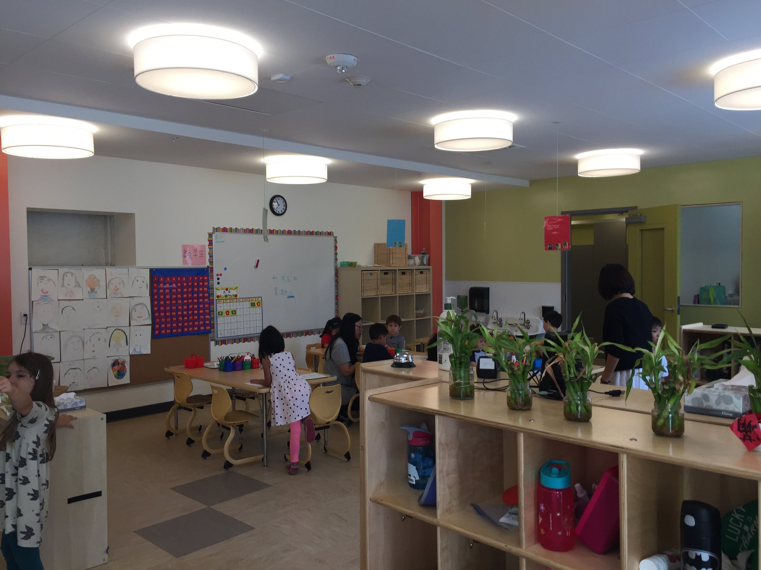  Roomy kindergarten classrooms each have direct access to the playground. 