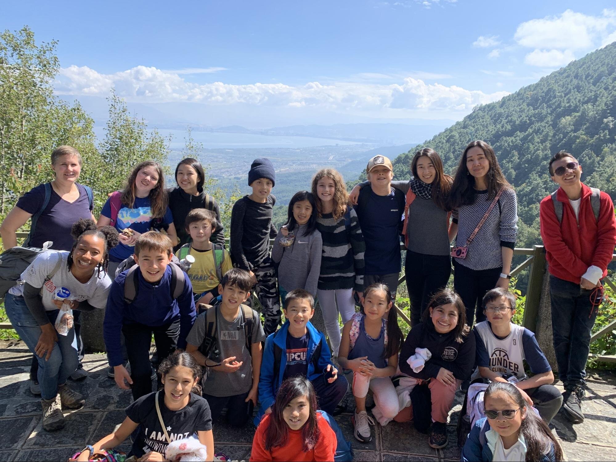 The group at the midpoint of the hike up Cangshan.