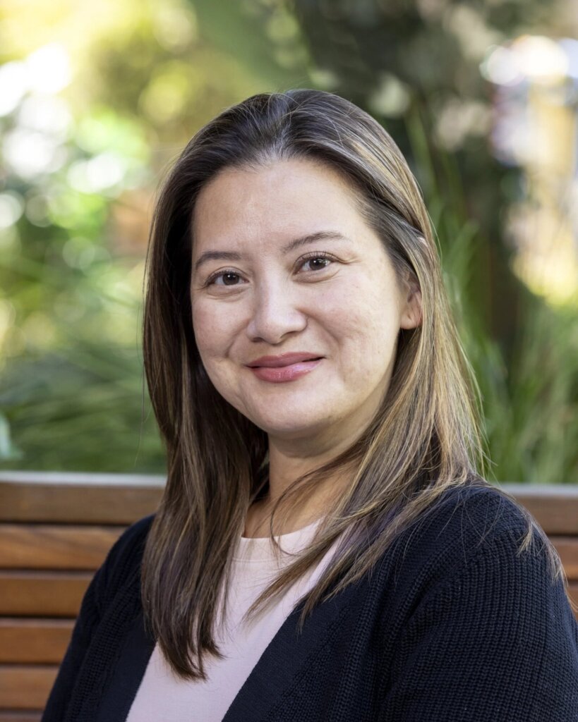 Aileen de Leon | 邓爱琳, Director of Finance