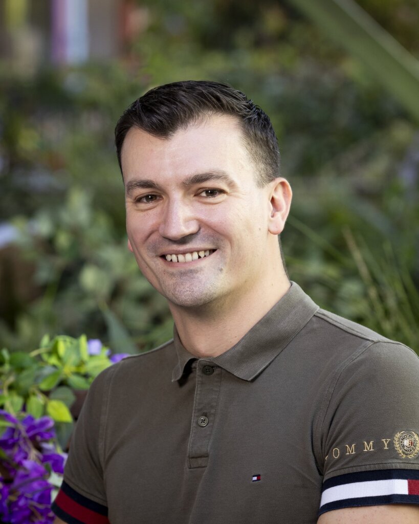 Alistair Crompton | 龙已翔, English Literacy