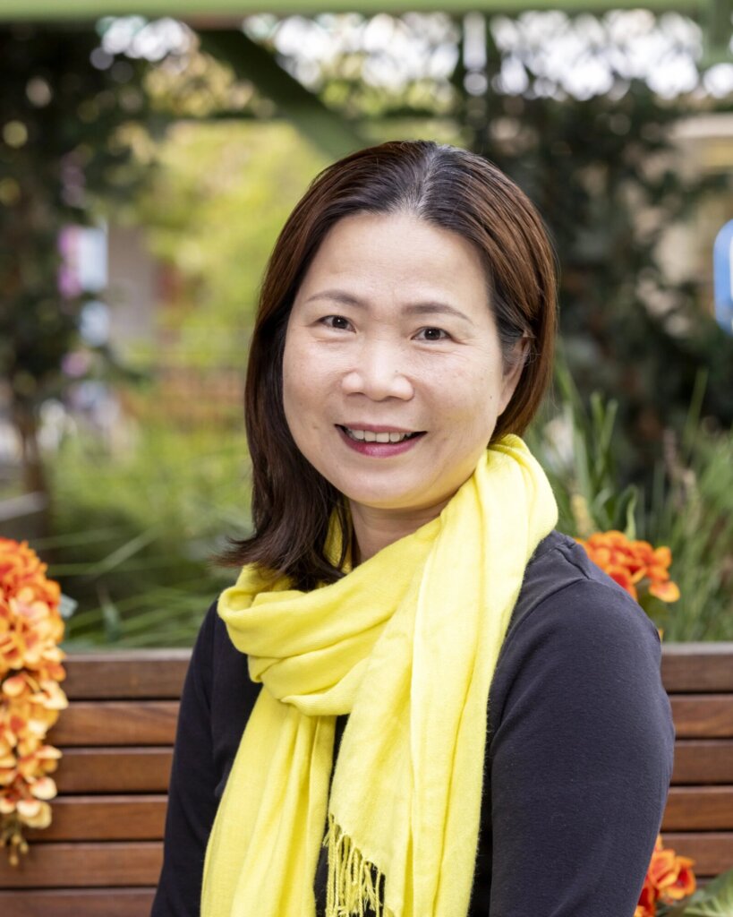 Vicky Zhen | 甄淑芬, Teacher