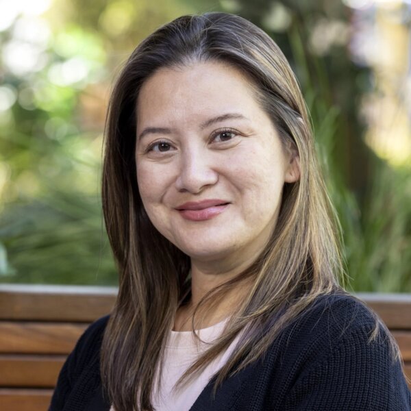 Aileen de Leon | 邓爱琳, Director of Finance