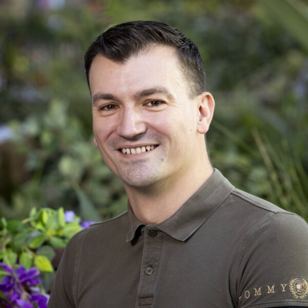 Alistair Crompton | 龙已翔, English Literacy