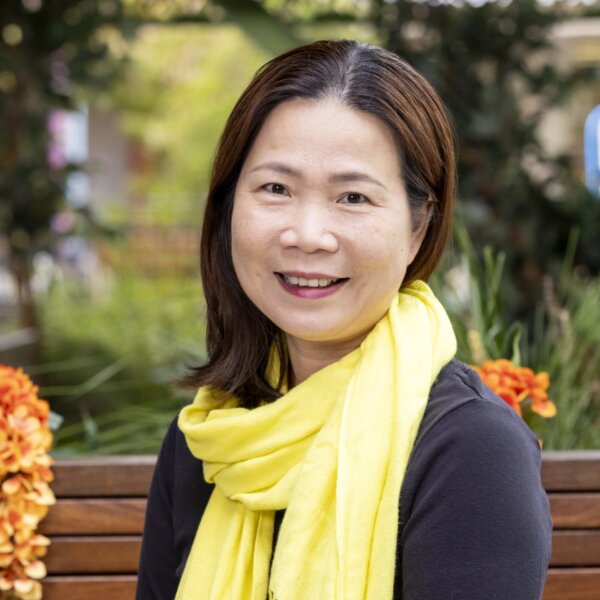 Vicky Zhen | 甄淑芬, Teacher